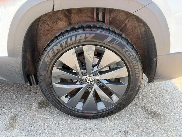 Volkswagen Taos photo 14