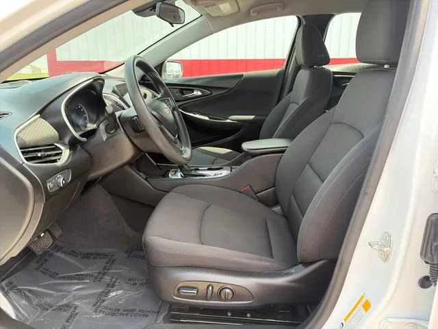 Chevrolet Malibu photo 21