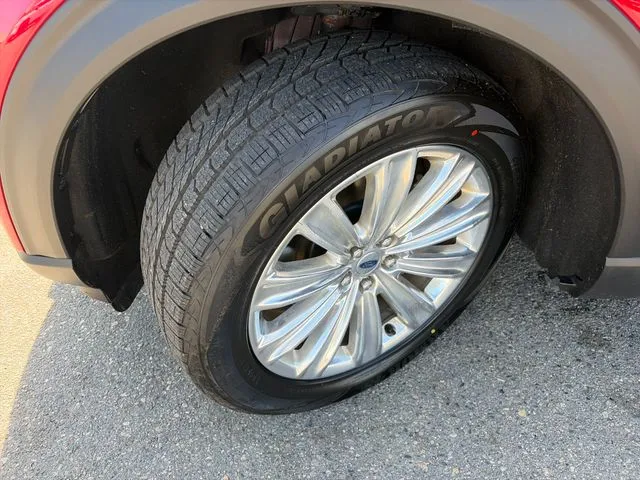 Ford Explorer photo 18