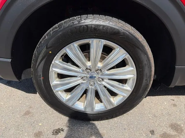 Ford Explorer photo 17