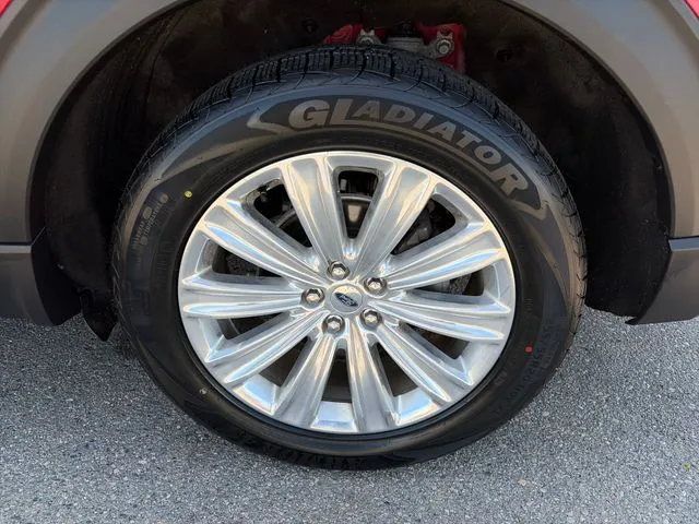 Ford Explorer photo 16