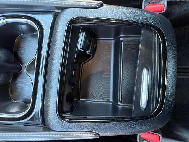 Chrysler Pacifica photo 35
