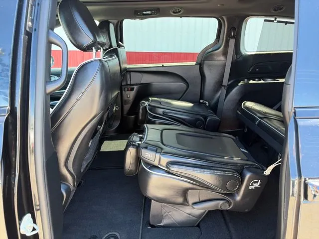 Chrysler Pacifica photo 43