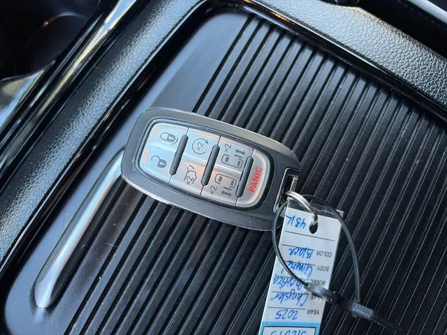 Chrysler Pacifica photo 61