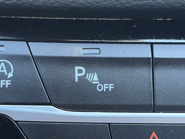 Chrysler Pacifica photo 53