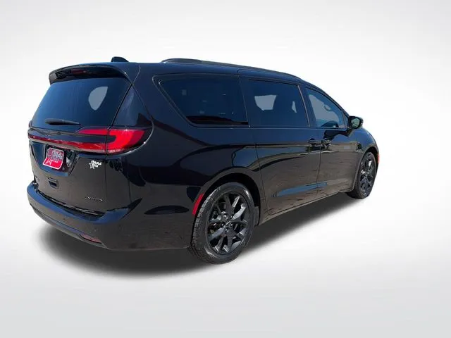 Chrysler Pacifica photo 9
