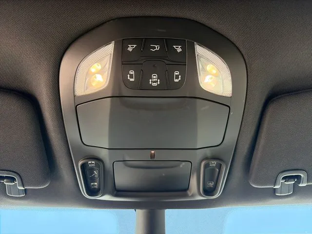 Chrysler Pacifica photo 63