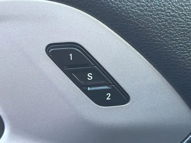 Chrysler Pacifica photo 55