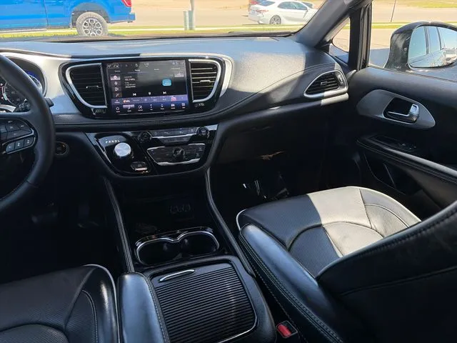 Chrysler Pacifica photo 34