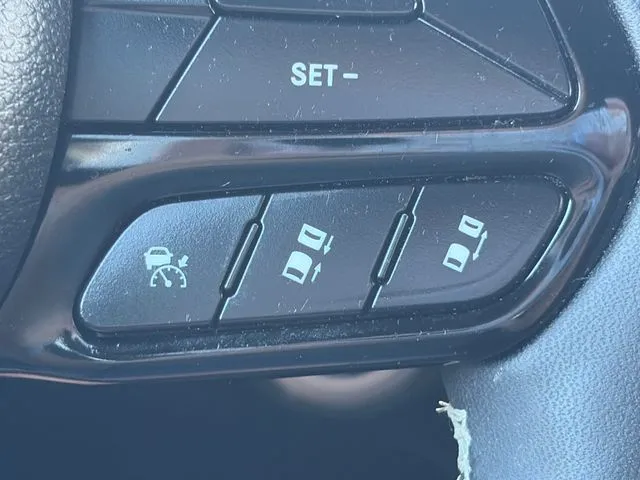 Chrysler Pacifica photo 50