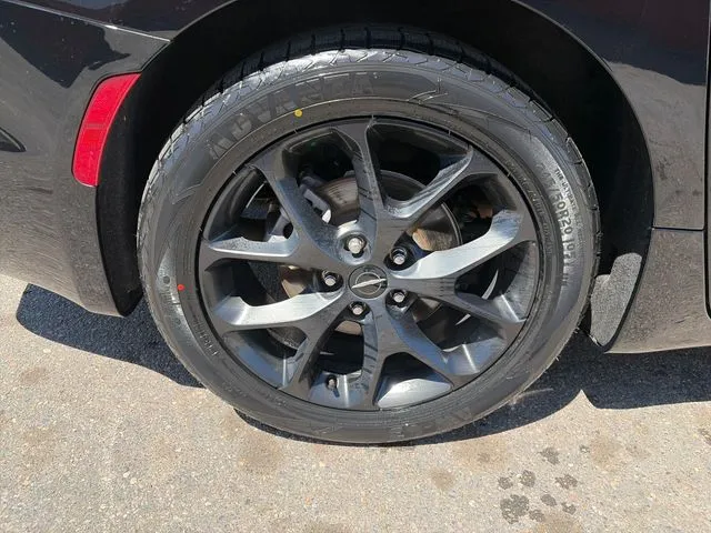 Chrysler Pacifica photo 17