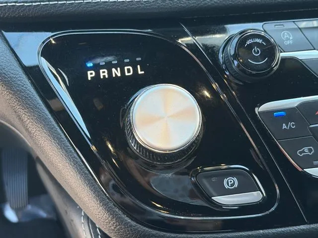 Chrysler Pacifica photo 36