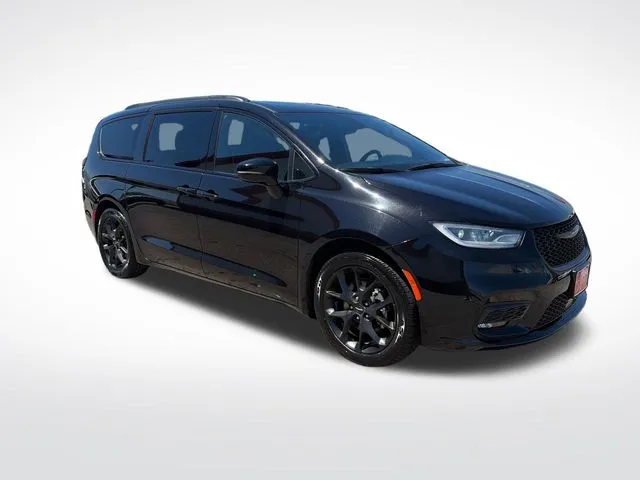Chrysler Pacifica photo 11