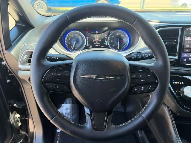 Chrysler Pacifica photo 29