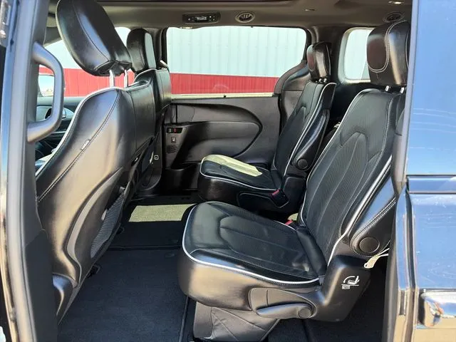 Chrysler Pacifica photo 42