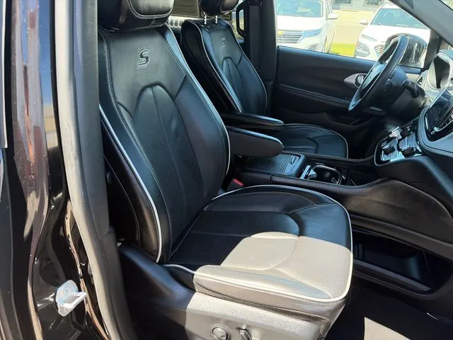 Chrysler Pacifica photo 39