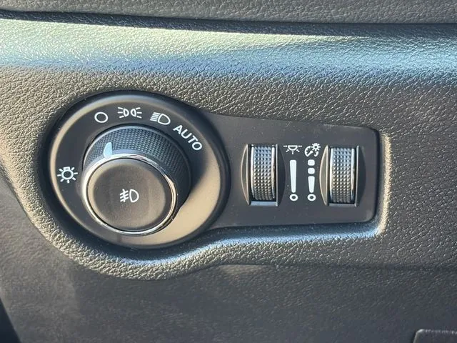 Chrysler Pacifica photo 65