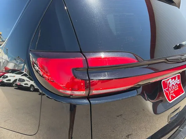 Chrysler Pacifica photo 21