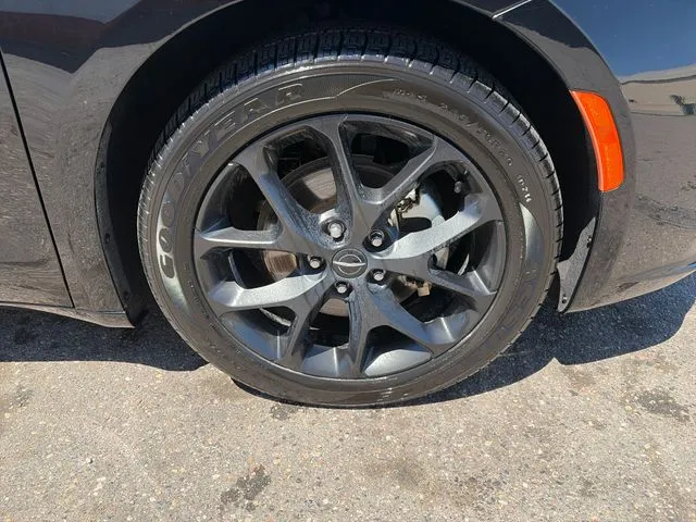 Chrysler Pacifica photo 15