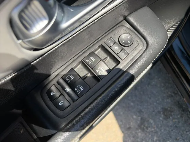 Chrysler Pacifica photo 27