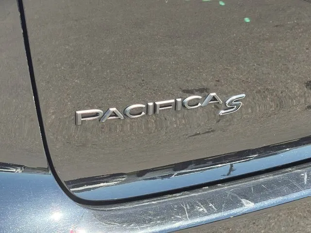 Chrysler Pacifica photo 22