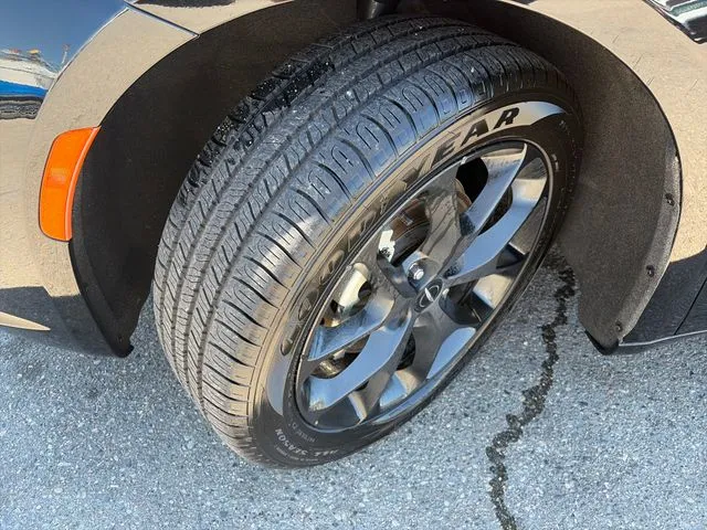 Chrysler Pacifica photo 18