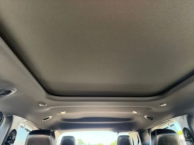 Chrysler Pacifica photo 38