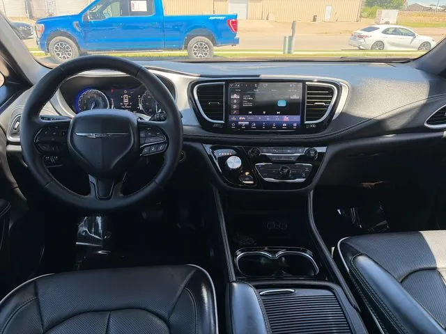 Chrysler Pacifica photo 33