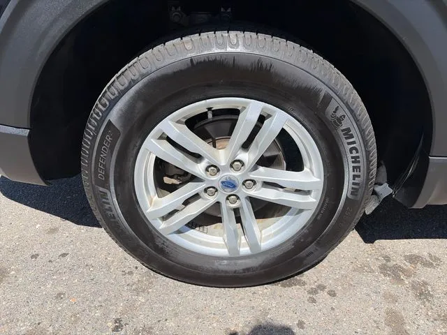 Ford Explorer photo 16