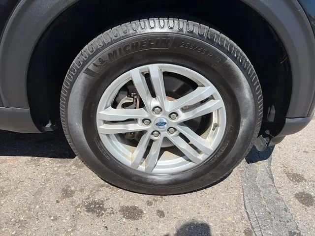 Ford Explorer photo 14
