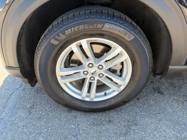 Ford Explorer photo 12