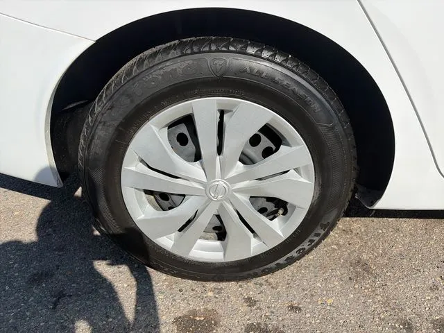 Nissan Versa photo 11