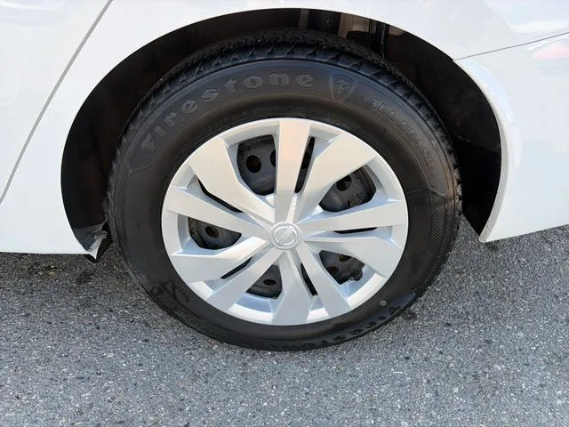 Nissan Versa photo 10