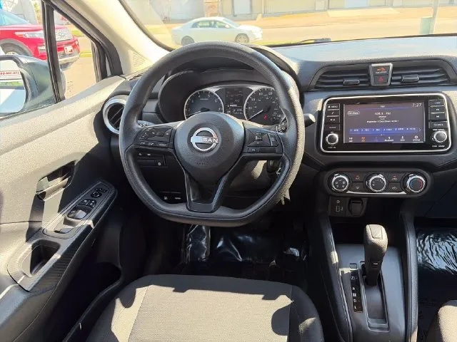 Nissan Versa photo 25