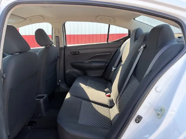 Nissan Versa photo 34