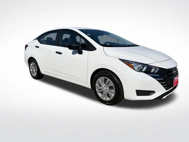 Nissan Versa photo 6