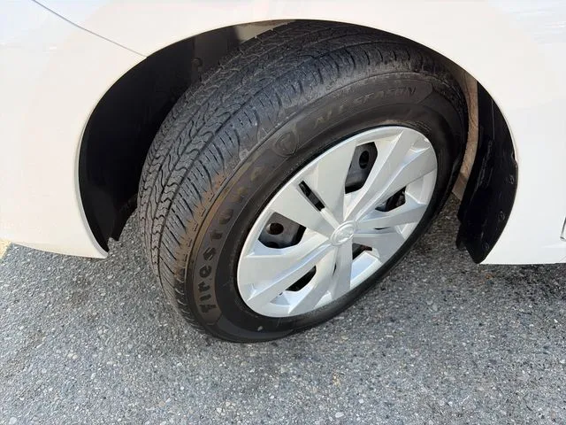 Nissan Versa photo 12