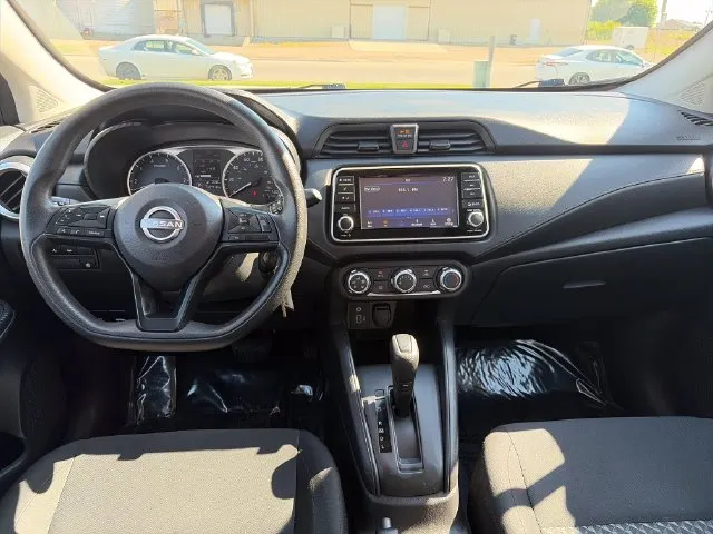 Nissan Versa photo 27
