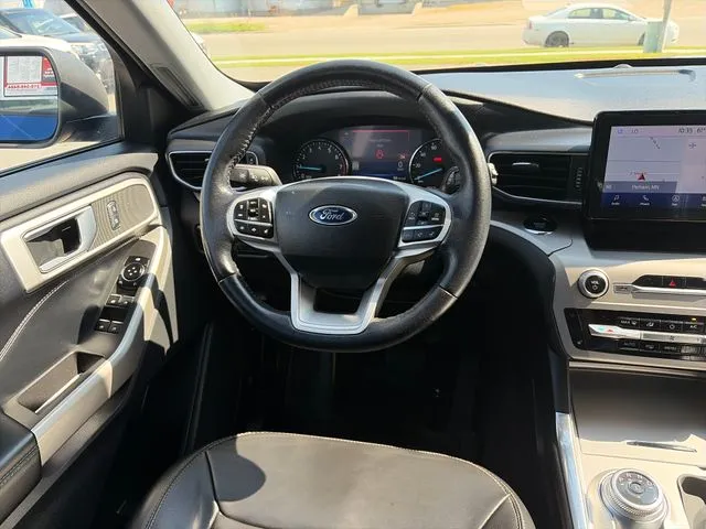Ford Explorer photo 31