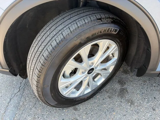 Ford Escape photo 16