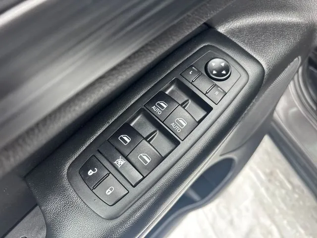 Jeep Grand Cherokee photo 24