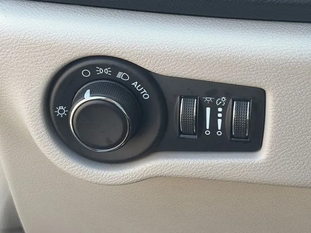 Chrysler Voyager photo 57