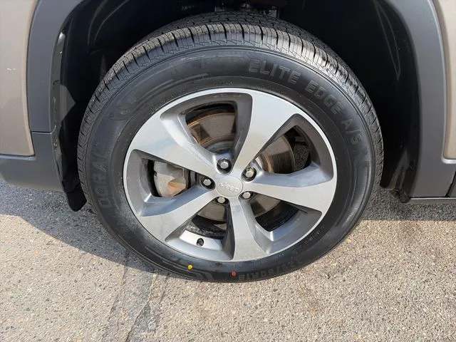 Jeep Cherokee photo 13