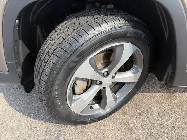 Jeep Cherokee photo 18
