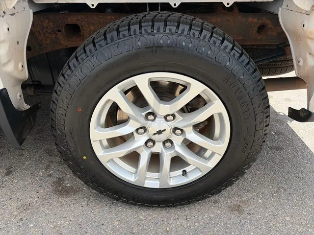 Chevrolet Silverado photo 16