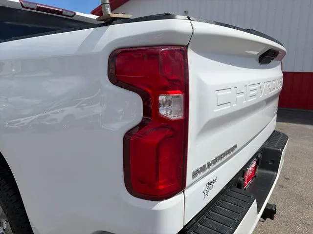 Chevrolet Silverado photo 21