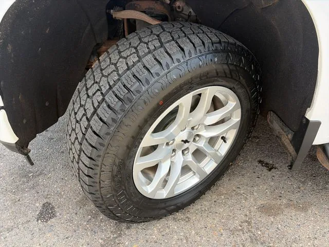 Chevrolet Silverado photo 18
