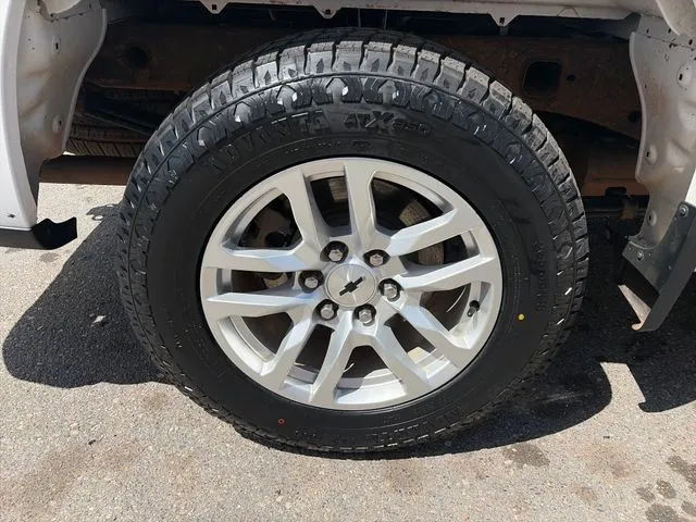 Chevrolet Silverado photo 17