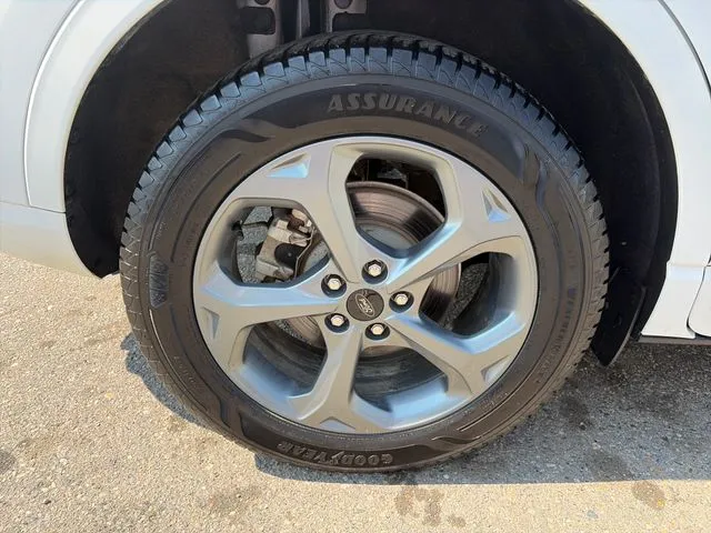 Ford Escape photo 16