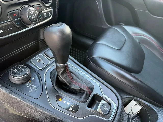 Jeep Cherokee photo 35